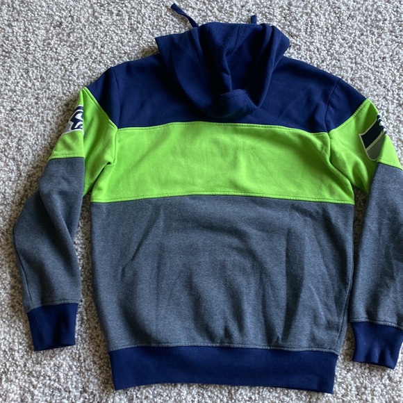 Seahawks Hooded Sweatshirt 🏈 - Picture 2 of 2
